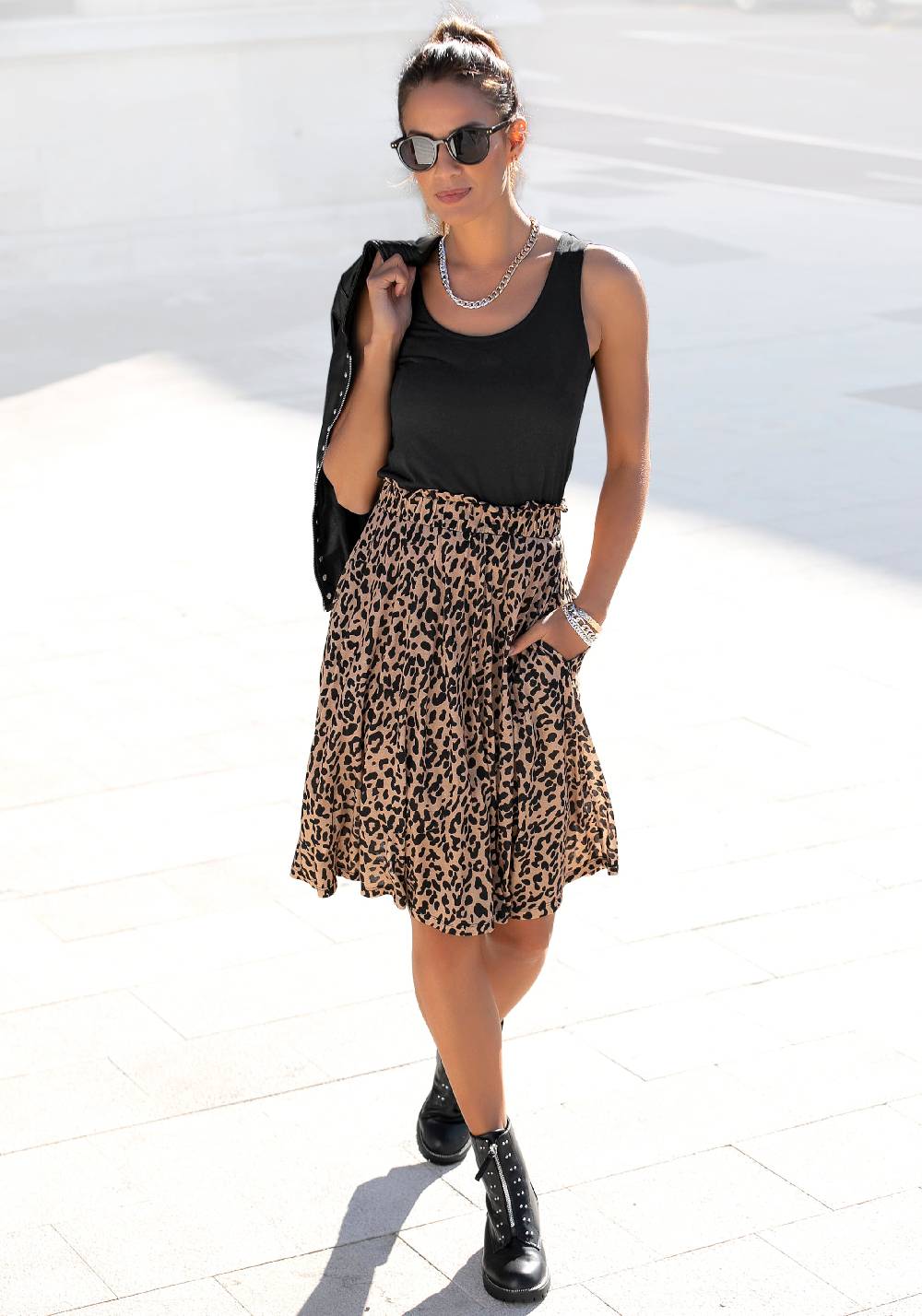 BUFFALO Dress in Light Brown, Black Im Verkauf