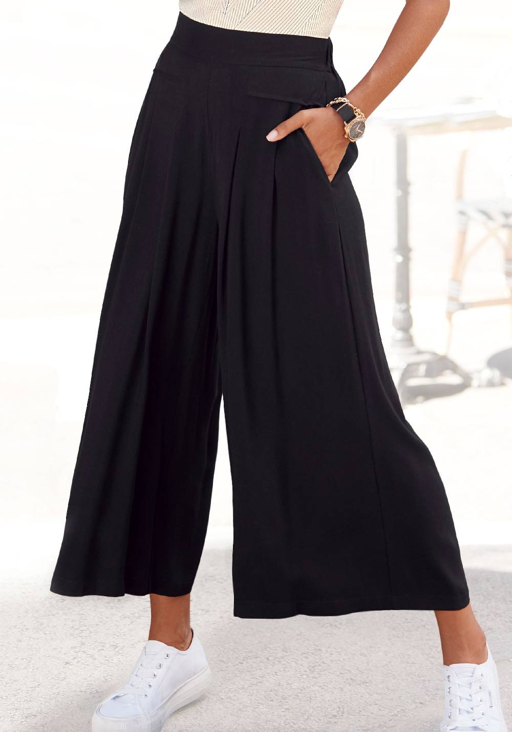 LASCANA Wide leg Pleated Pants in Black Begrenzt auf 3 Tage