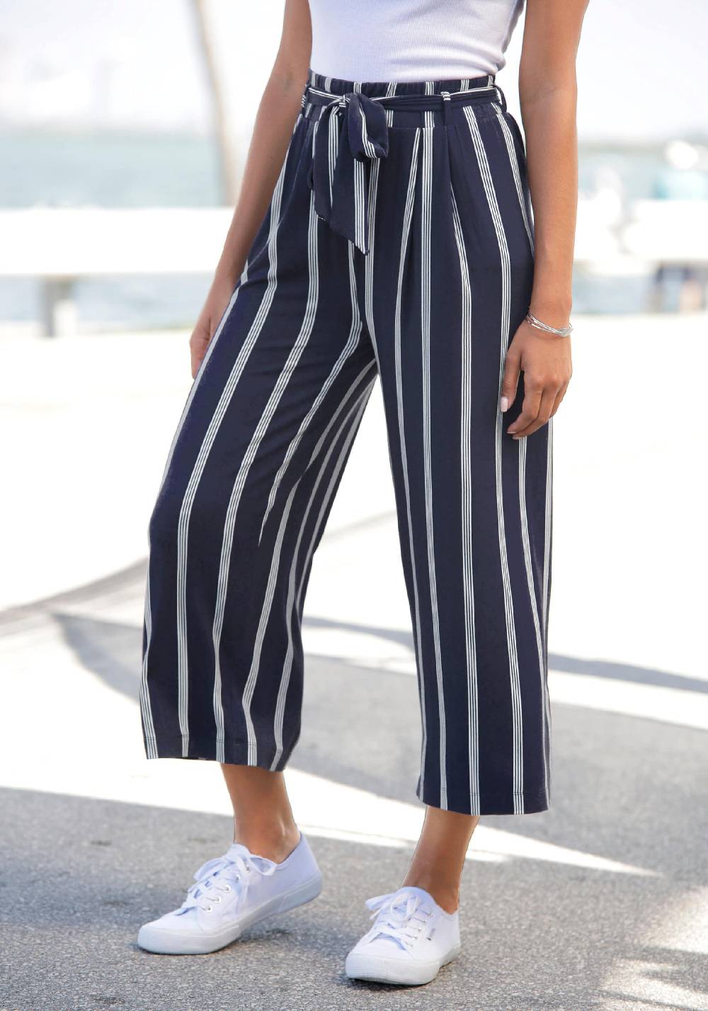 LASCANA Wide leg Pants in Navy 2025