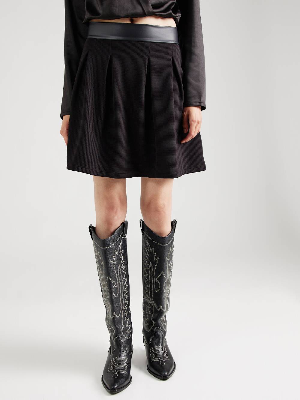 ABOUT YOU Skirt 'Letizia' in Black Black Friday Preise