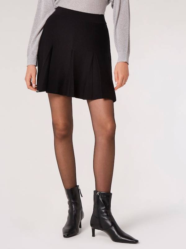 Apricot Skirt in Black