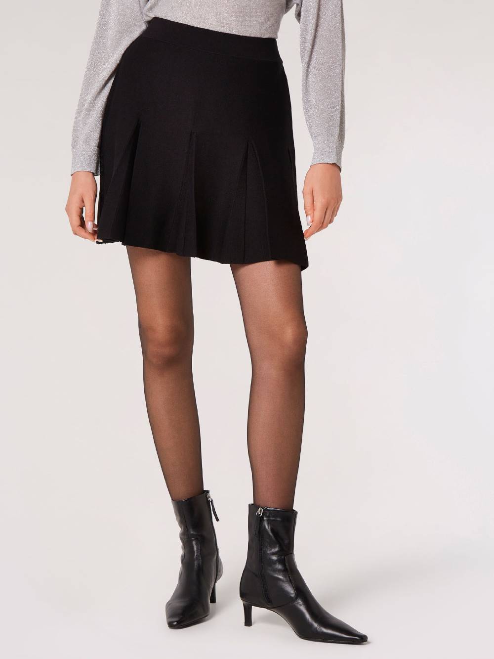 Apricot Skirt in Black Angebote