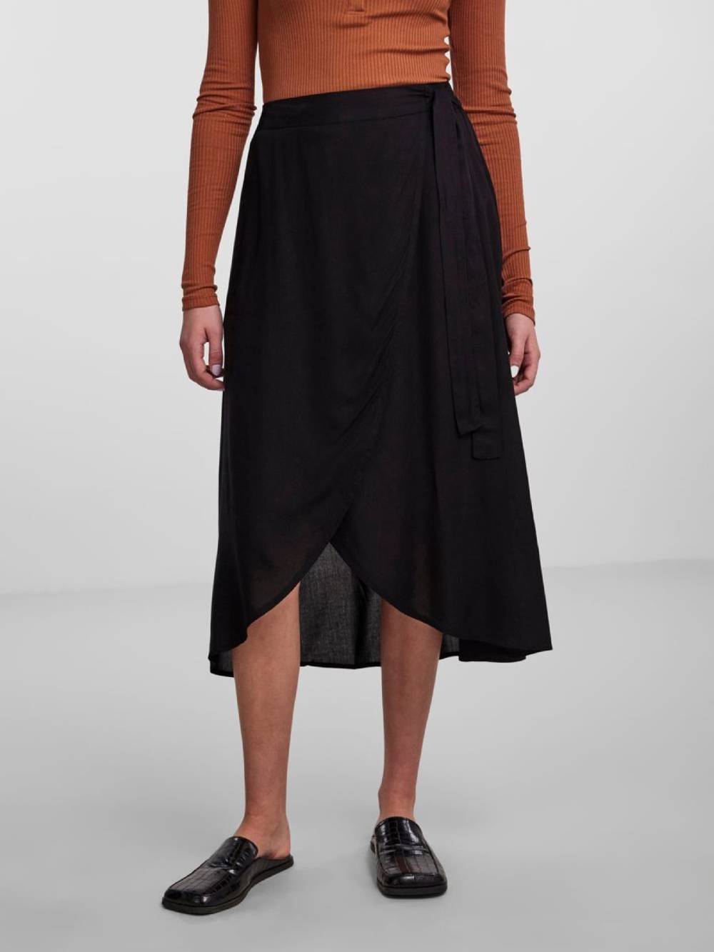 PIECES Skirt 'Tala' in Black Limitierter Zeitrabatt