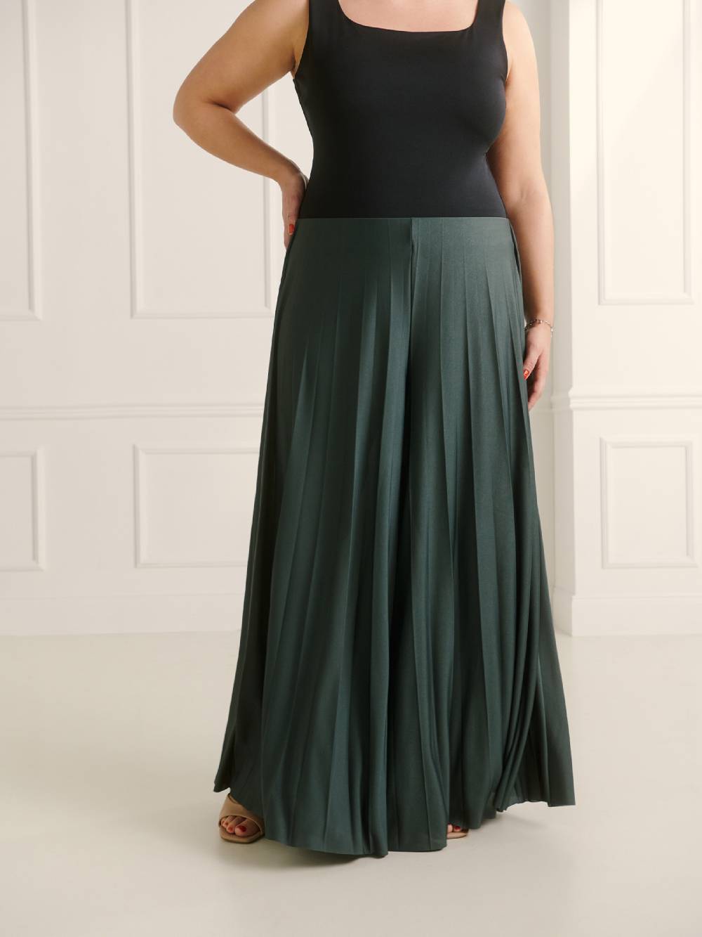 Guido Maria Kretschmer Curvy Wide leg Pants 'Samantha' in Dark Green Muttertagsangebot