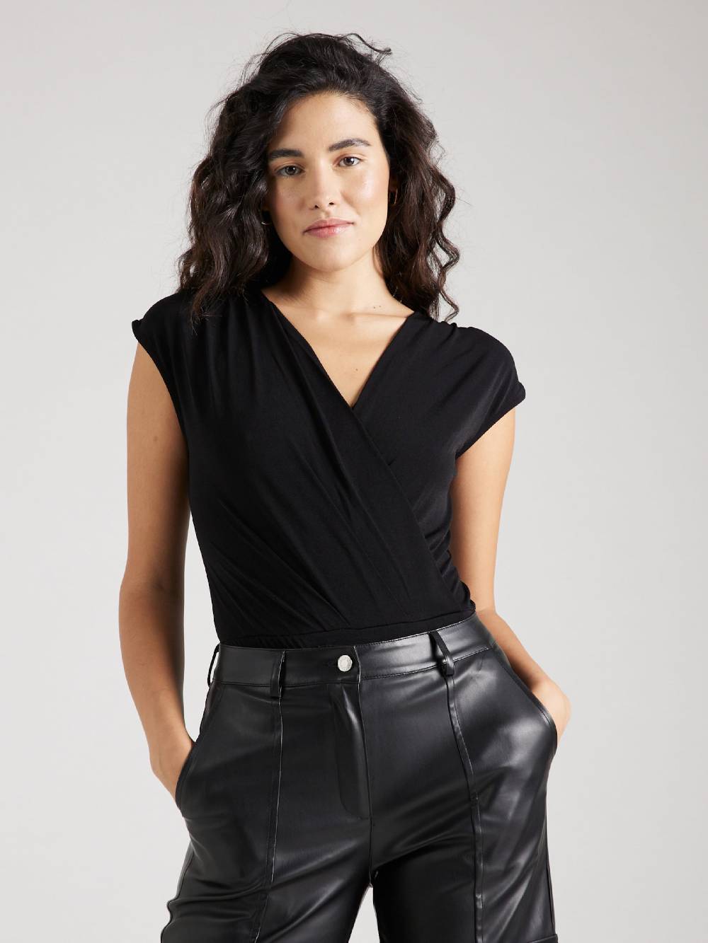 ABOUT YOU Shirt Bodysuit 'Stina' in Black Neueste Stile