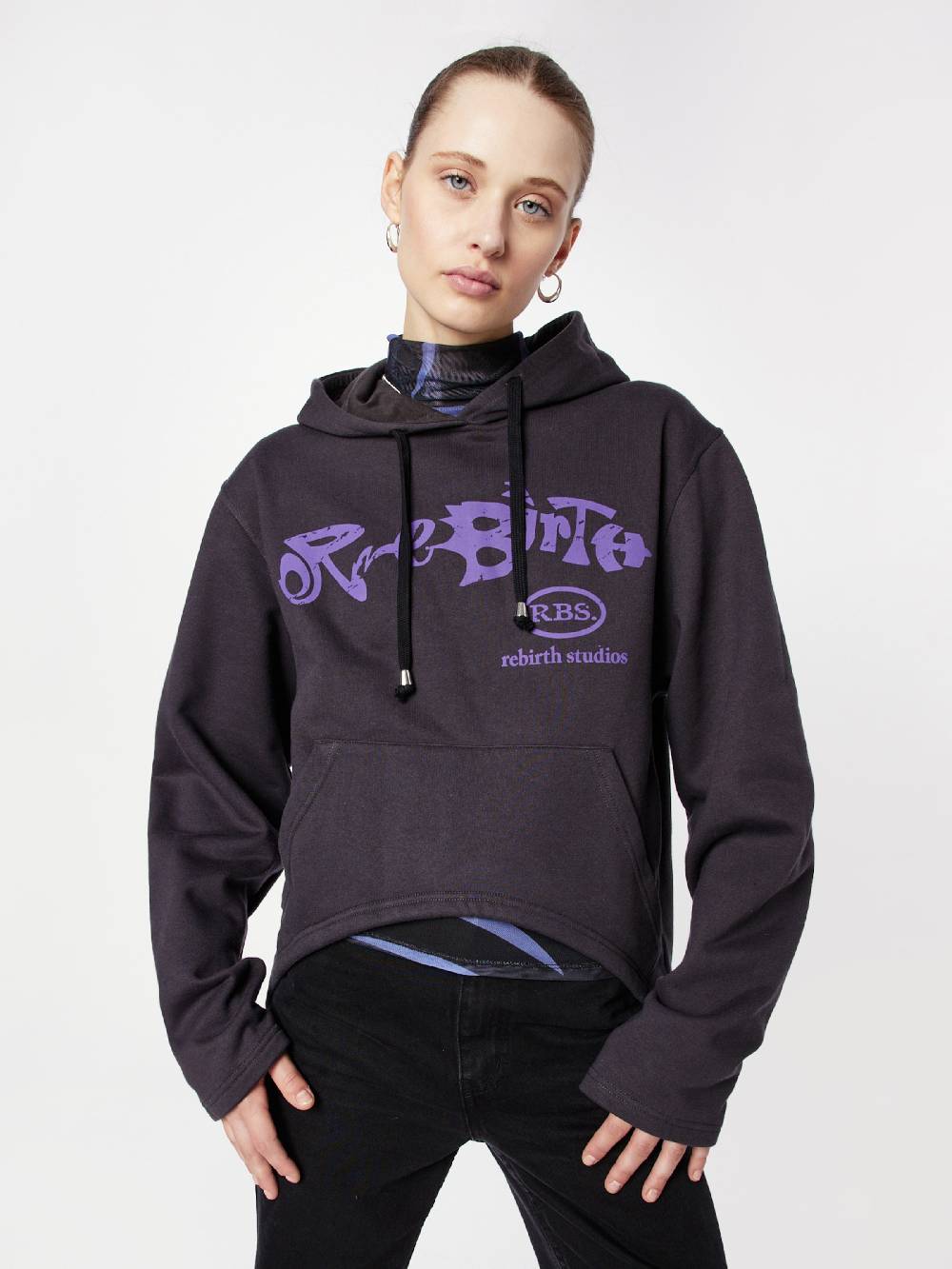 Rebirth Studios Sweatshirt 'Hella' in Graphite Rabatt