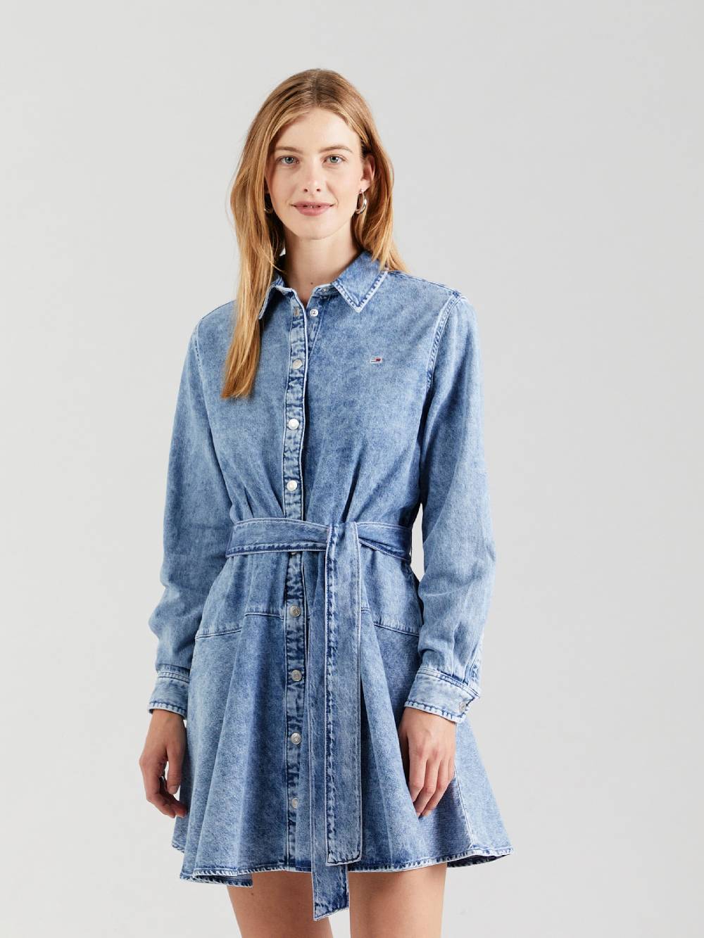 Tommy Jeans Shirt Dress in Blue Denim Nur noch ein Tag übrig