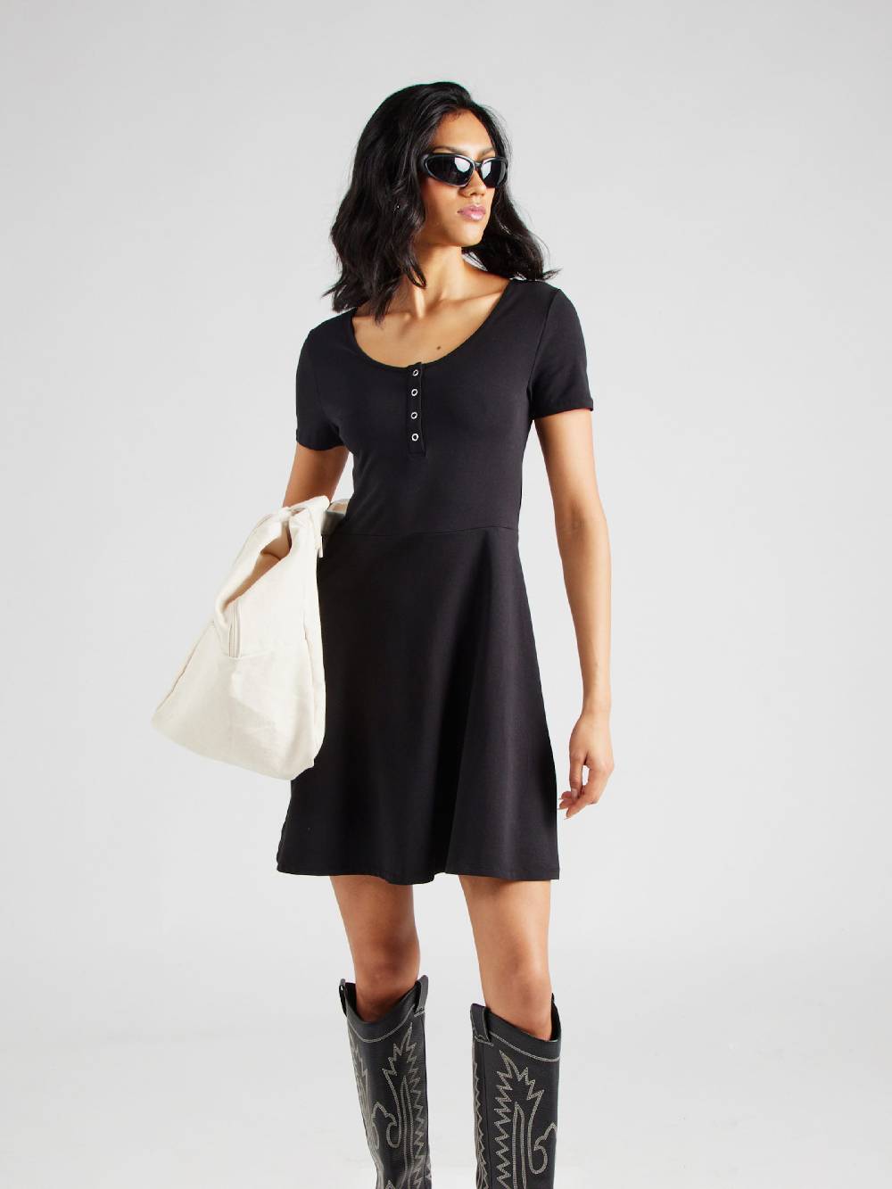 ONLY Dress 'ONLLIVE LOVE' in Black Fabrikpreis
