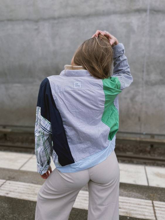 Nonoi Studio Blouson // Grün + Hellblau // Onesize Kostenlose Rückgabe