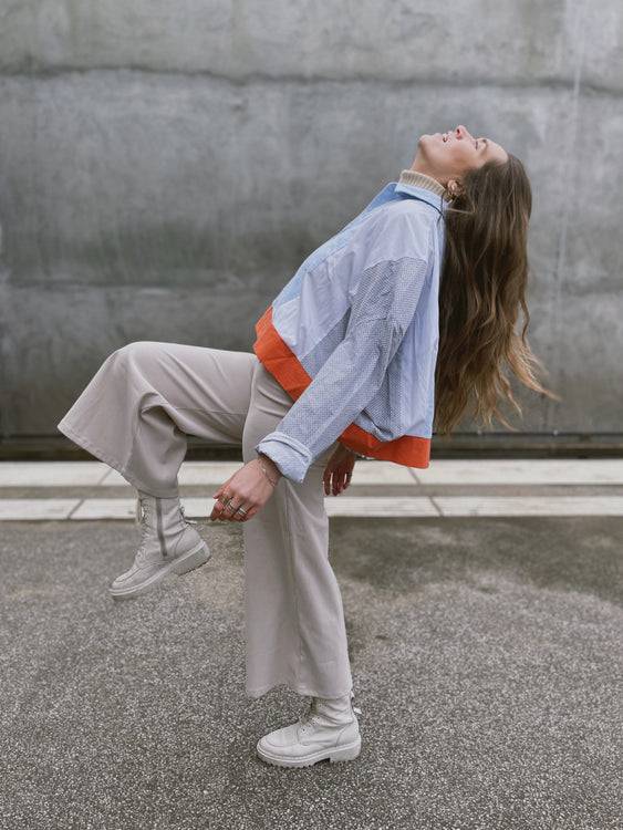 Nonoi Studio Blouson // Hellblau + Orange // Onesize Neueste Stile