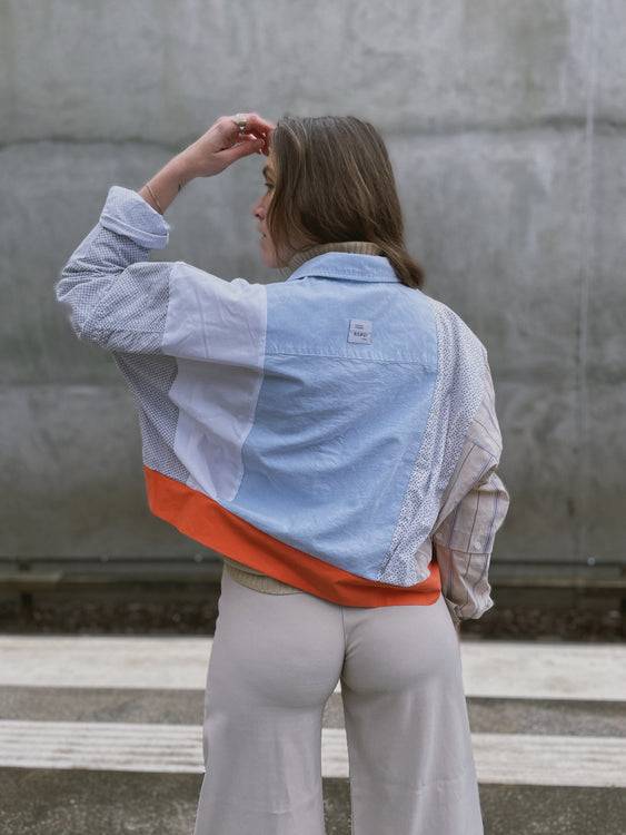 Nonoi Studio Blouson // Hellblau + Orange // Onesize Neueste Stile