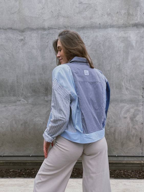 Nonoi Studio Blouson // Hellblau + Grau // Onesize Letzte 2 Tage