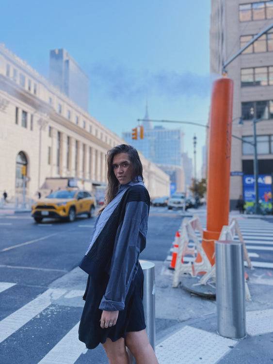 Nonoi Studio Blouson // Blau + Schwarz // Onesize Nur für heute