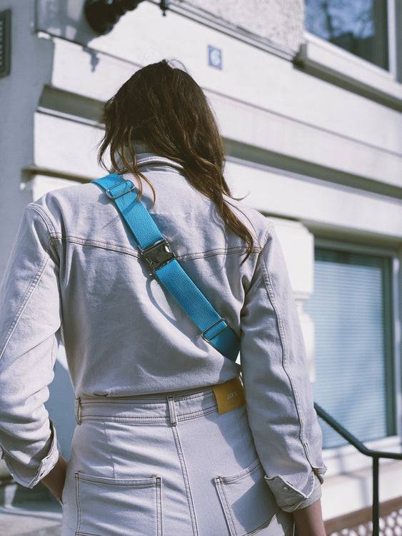Nonoi Studio Bauchtasche BENT // Creme + Blau Rabatte dieses Monats