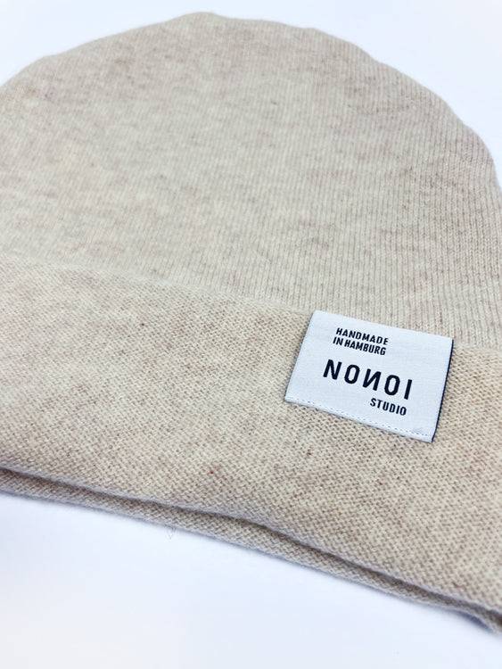 Nonoi Studio CREMEFARBENE MÜTZE "LITHY" AUS KASCHMIR // UNISEX Black Friday