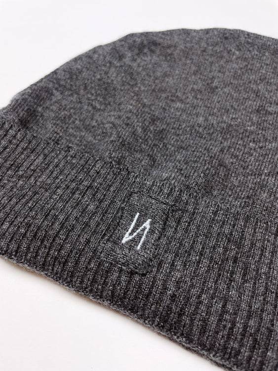 Nonoi Studio MÜTZE GRAU "TOKYO" AUS KASCHMIR // UNISEX Zeitlich begrenztes Angebot