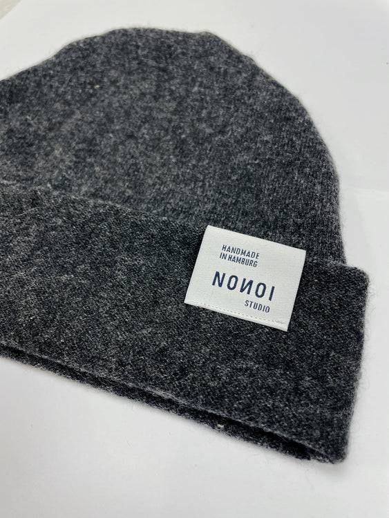 Nonoi Studio DUNKELGRAUE MÜTZE "MIDY" AUS KASCHMIR // UNISEX Sonderangebote
