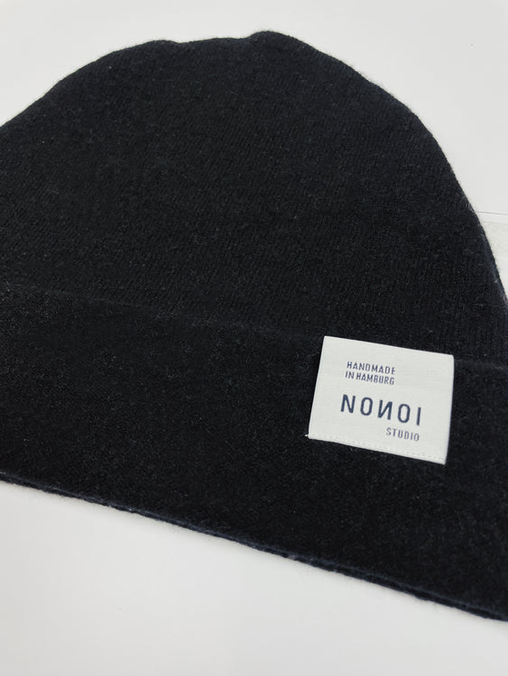 Nonoi Studio SCHWARZE MÜTZE "NERA" AUS KASCHMIR // UNISEX Riesige Ersparnisse