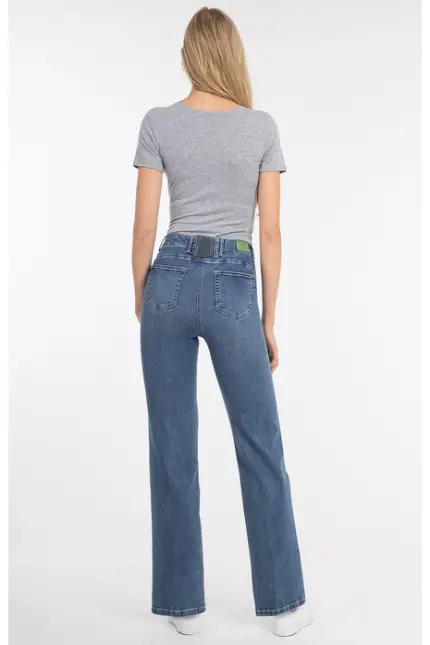 Recover Pants Flared-Jeans Tanja in LIGHT DENIM BLUE Artikelnummer REC-13406-01-4238-138 Rabatte dieses Monats