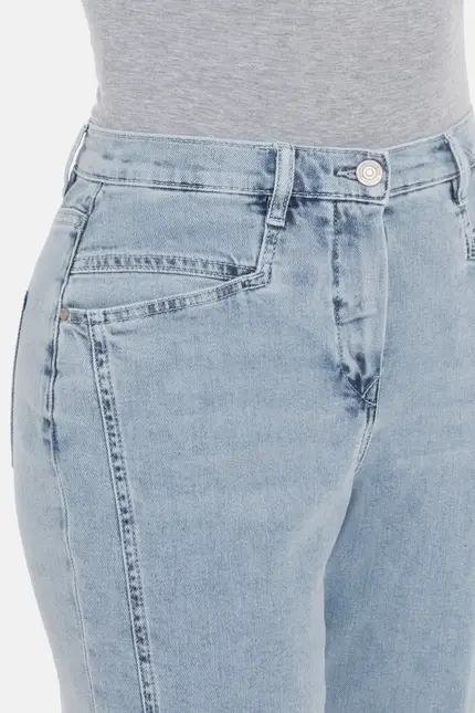 Recover Pants Conny, Relaxed-Fit Jeans mit raffiniertem Saum in bleached Artikelnummer REC-13389-01-4279-148 Vierteljährliche Förderung