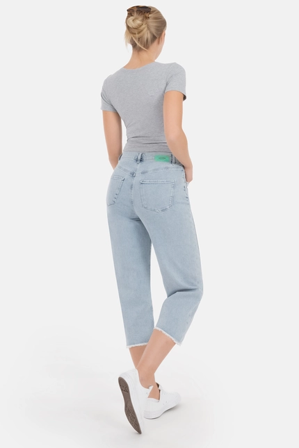 Recover Pants Conny, Relaxed-Fit Jeans mit raffiniertem Saum in bleached Artikelnummer REC-13389-01-4279-148 Vierteljährliche Förderung
