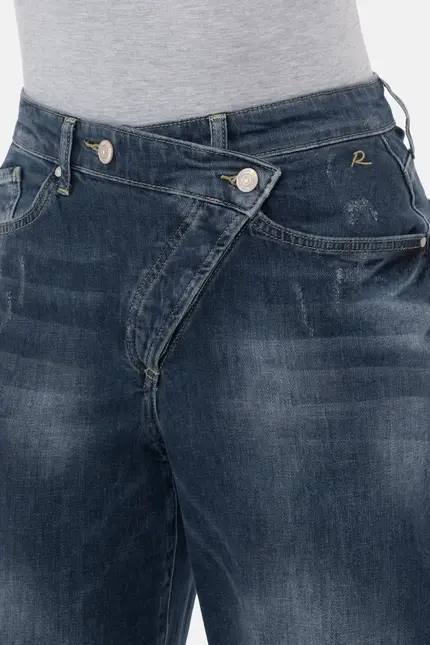 Recover Pants Gianna, Relaxed-Fit Jeans mit raffiniertem Verschluß in dark blue Artikelnummer REC-13388-4279-148 Discount Store für neue Produkte