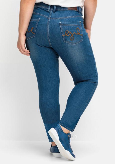 sheego Schmale Jeans mit Kontrastnähten - blue Denim sheego Bis zu 55% Rabatt