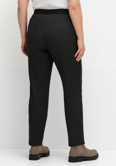 sheego Schmale Hose mit grafischem Muster und Stretchbund - schwarz gestreift sheego Nur noch ein Tag übrig
