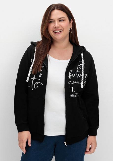 sheego Kapuzensweatjacke mit Print und Kängurutasche - schwarz sheego Riesige Rabatte