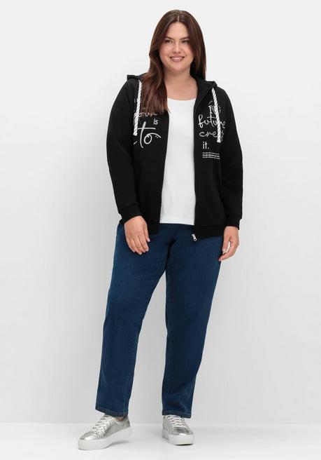 sheego Kapuzensweatjacke mit Print und Kängurutasche - schwarz sheego Riesige Rabatte