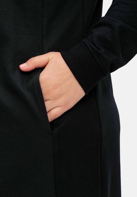 sheego Sweatkleid mit weitem Kragen und Seitentaschen - schwarz sheego Weihnachtsangebot