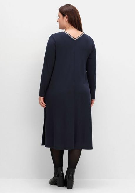 sheego Midikleid in A-Linie, mit Perlendeko am Ausschnitt - tiefblau sheego Kauf eins, bekomm eins gratis