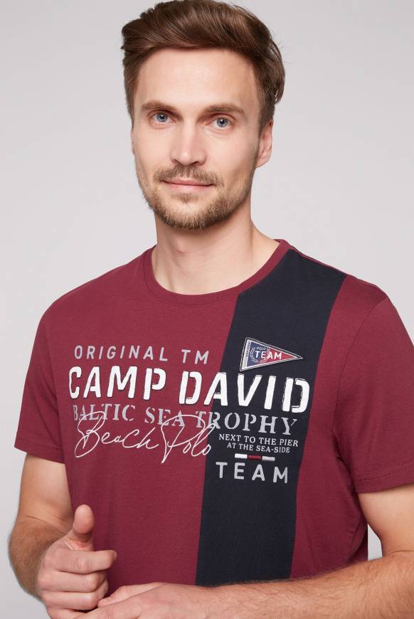 Soccx T-Shirt mit Color-Blocking und Artwork burgundy Kostenlose Rückgabe