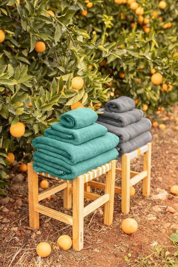 Soccx Saunahandtuch mit Logo-Saum 100 x 140 cm cool green Lagerräumung