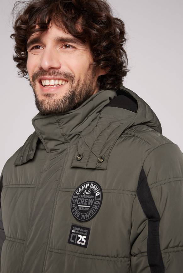 Soccx Lange Steppjacke mit Kapuze und Rücken-Artwork medium khaki Flash Sale