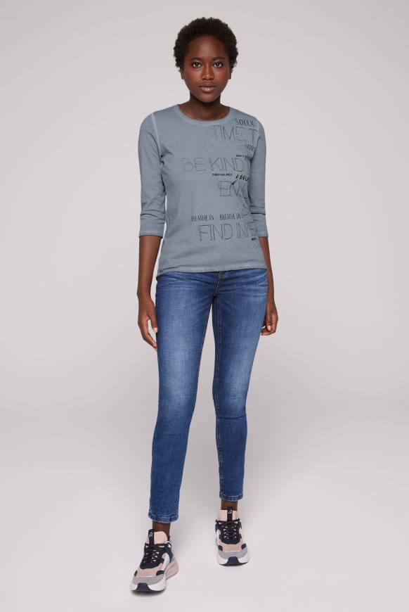 Soccx Shirt mit Wording Print und Schmucksteinen cold grey Fabrikladen